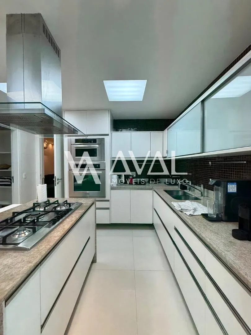 300 m² apartment with 4 suites and 3 parking spaces — photo 31