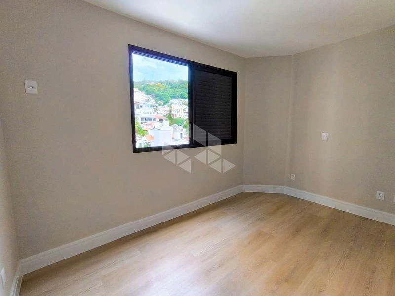 2-bedroom apartment with a water view — photo 17