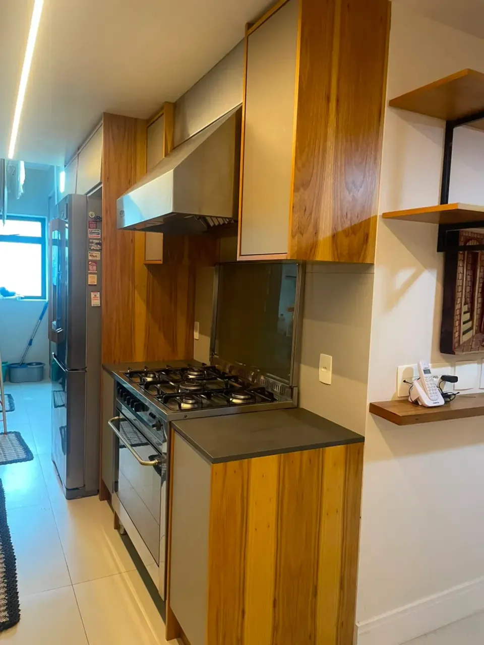 Furnished apartment, 180 m², with a glass-enclosed balcony — photo 10