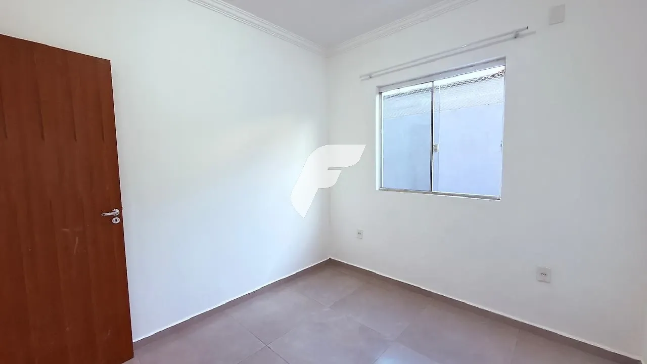 Apartamento en planta baja con cocina compacta y 2 dormitorios — photo 8