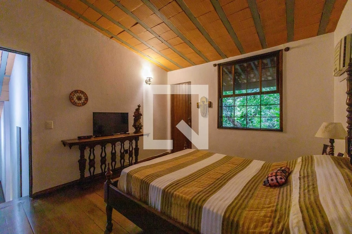 4-bedroom house with a walk-in closet in Rio de Janeiro — photo 12