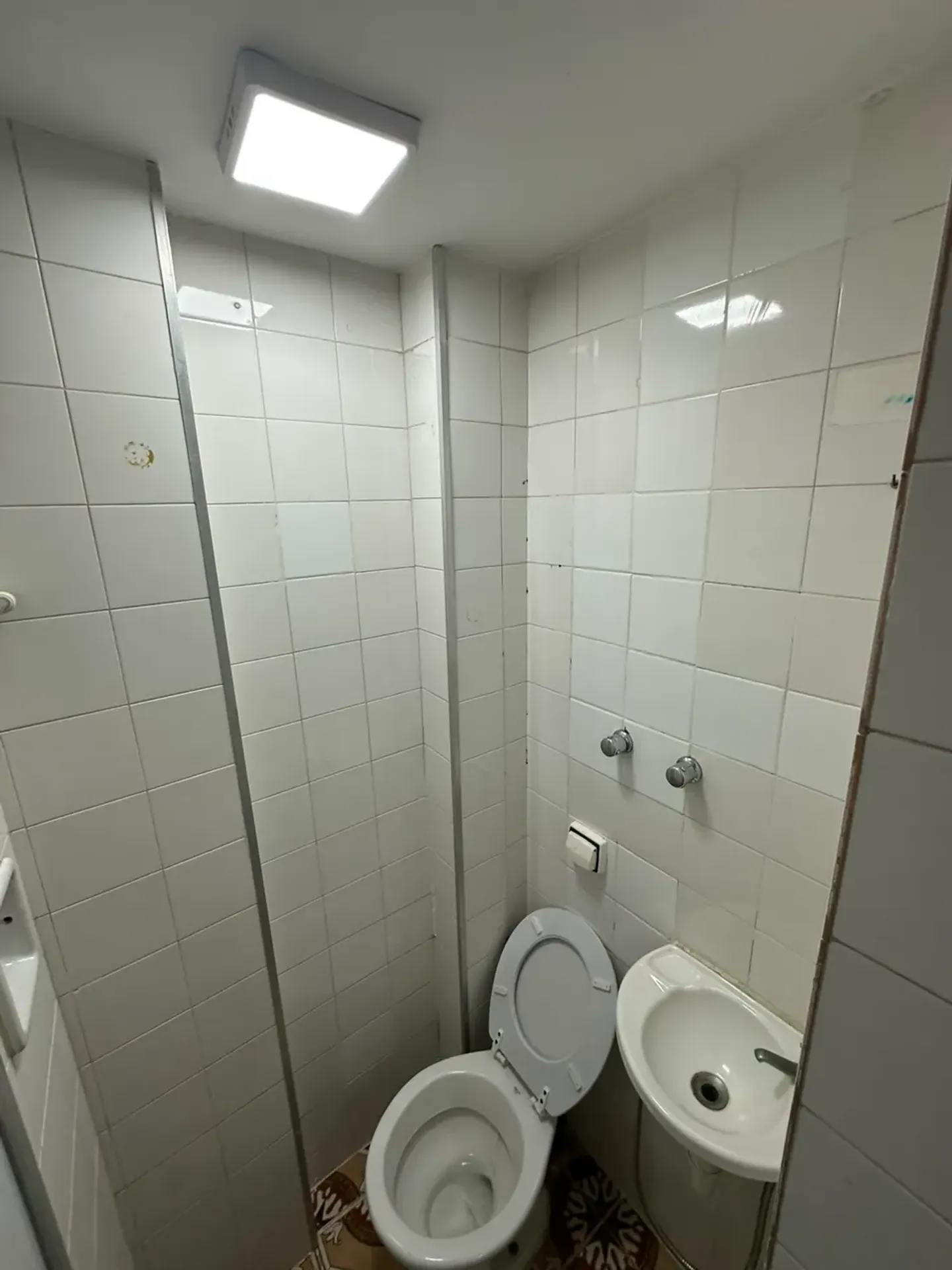 Apartment with 2 bedrooms, 2 bathrooms and balcony — photo 40