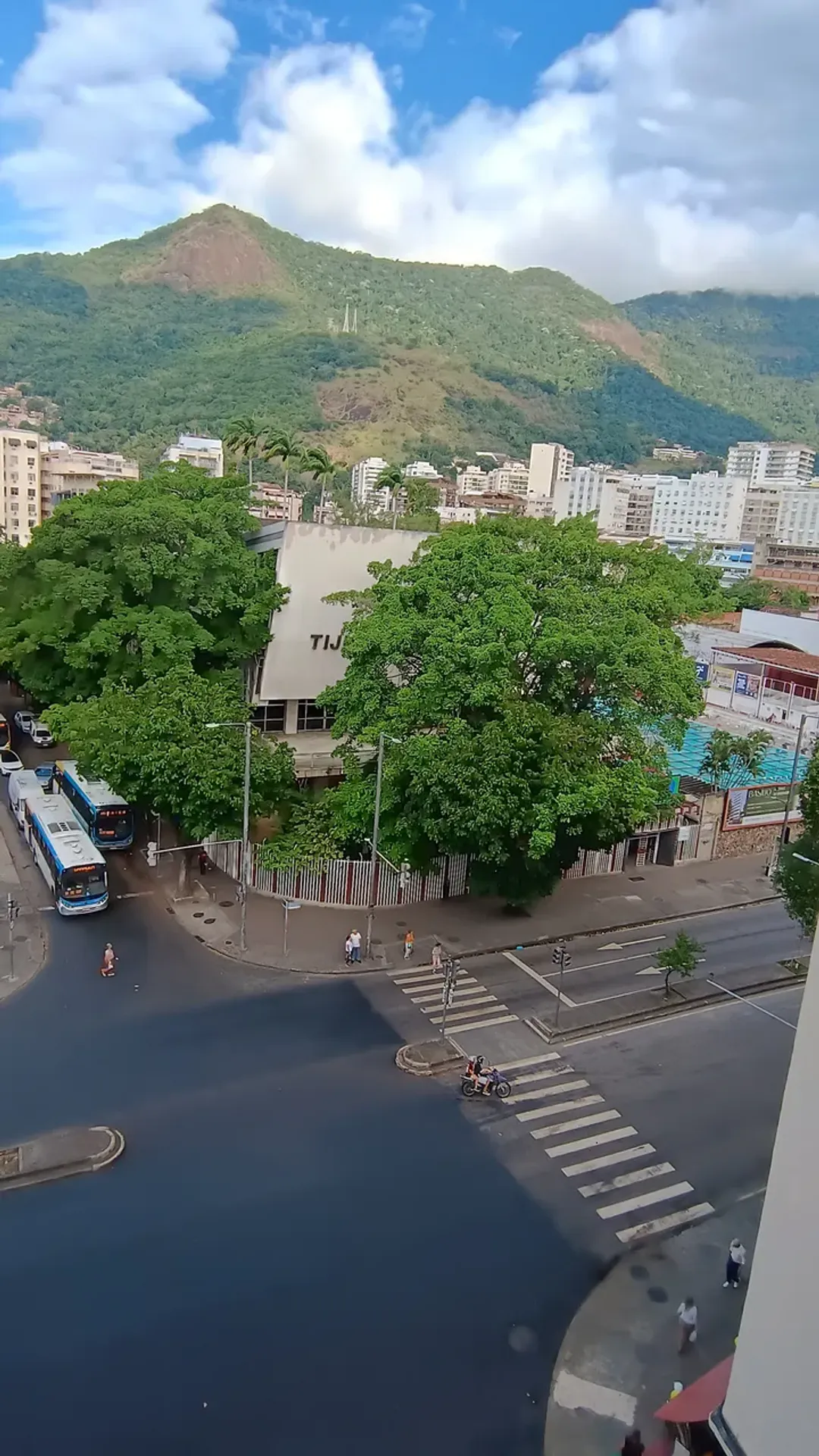 Apartment on the 6th floor with a glass-enclosed balcony — photo 24