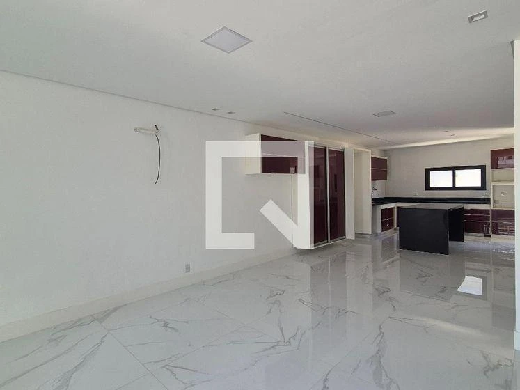 5-bedroom house with floor-to-ceiling windows — photo 2
