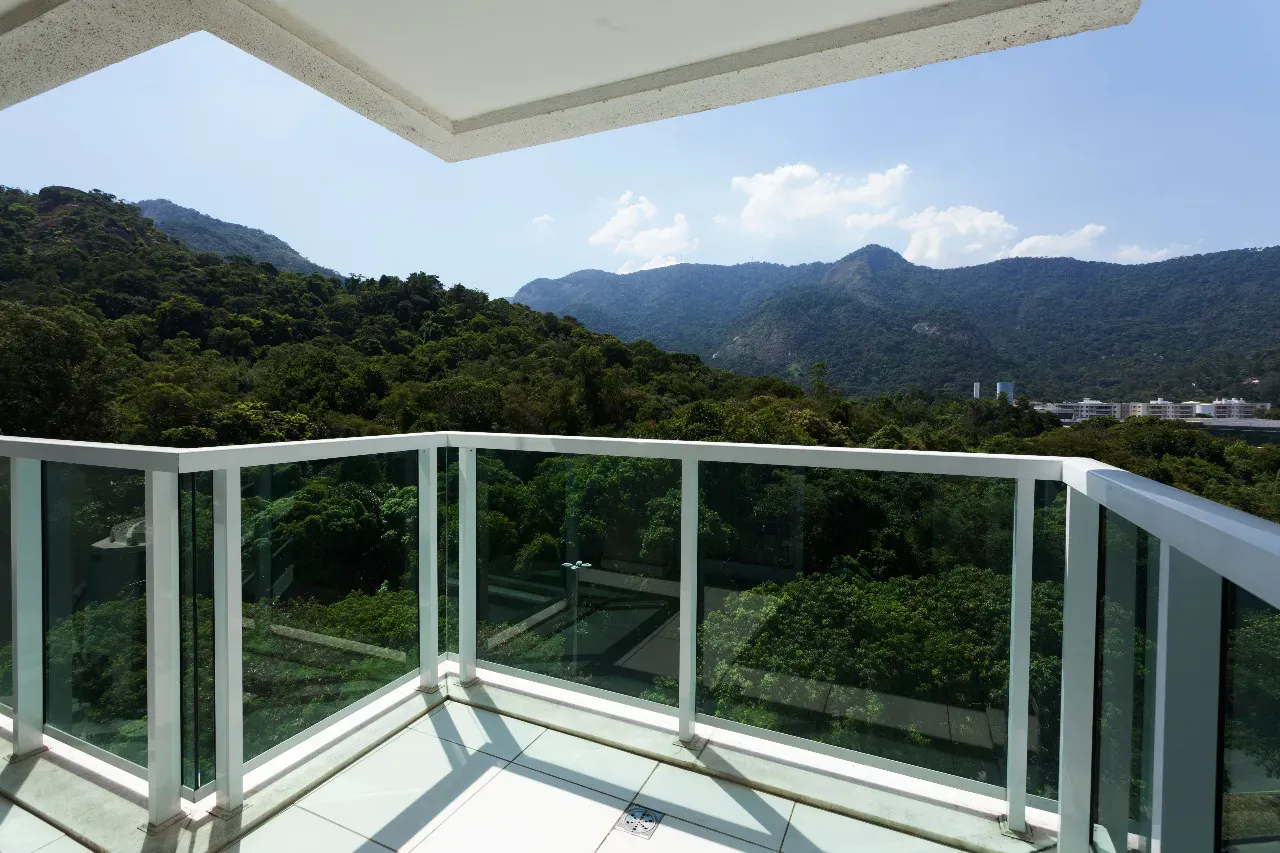 One-bedroom apartment with a mountain view in Rio de Janeiro — photo 6