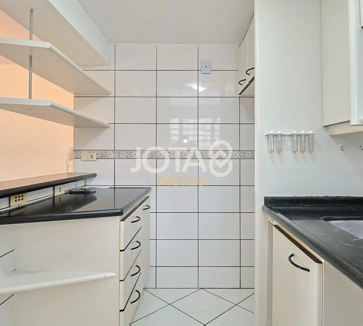 Apartamento de 1 quarto sem mobília de 81 m² com vaga