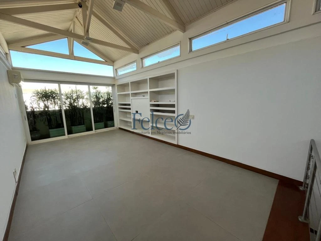 Penthouse apartment with 4 en-suite suites — photo 2
