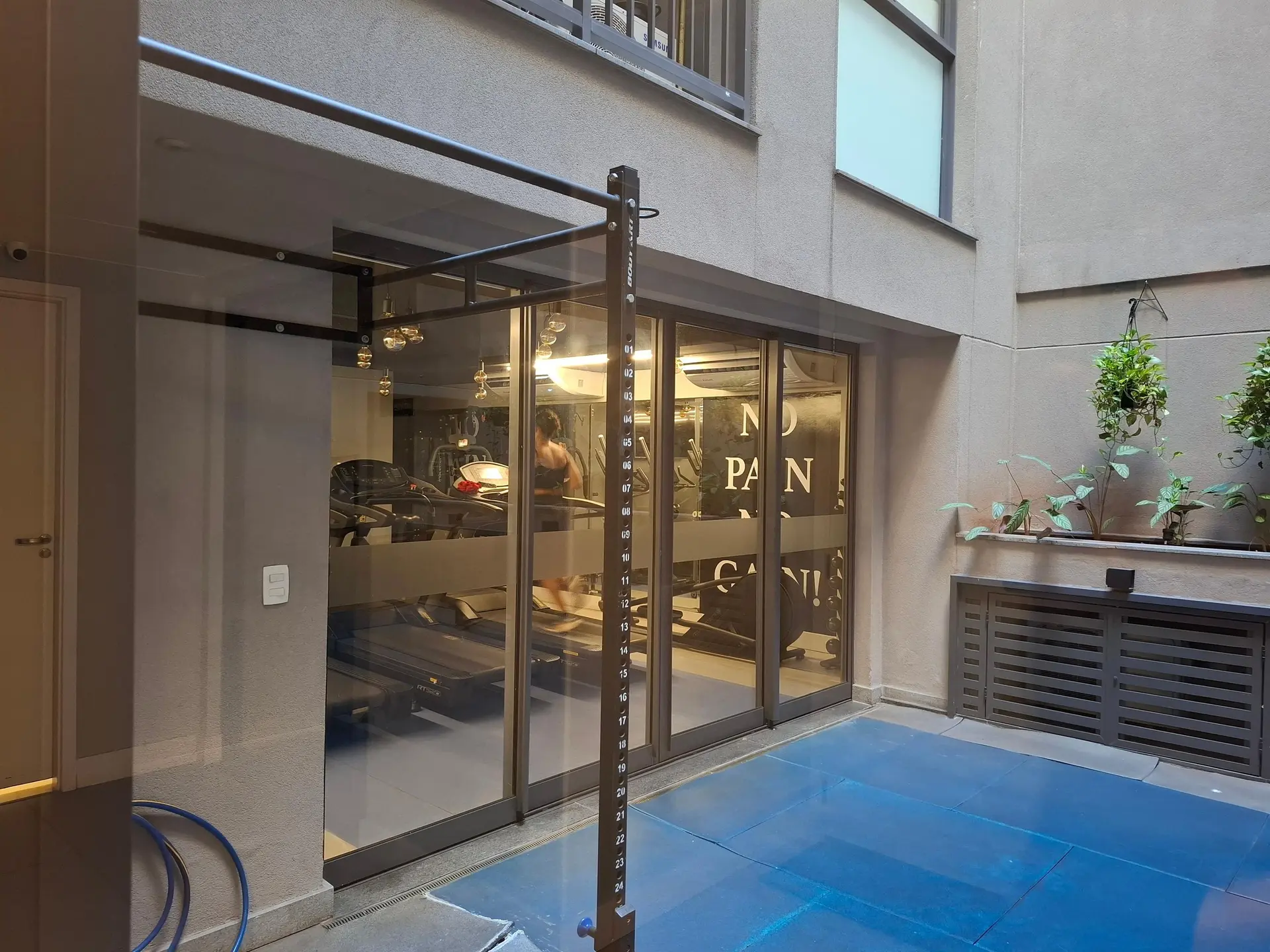 Furnished apartment with home office and balcony — photo 18