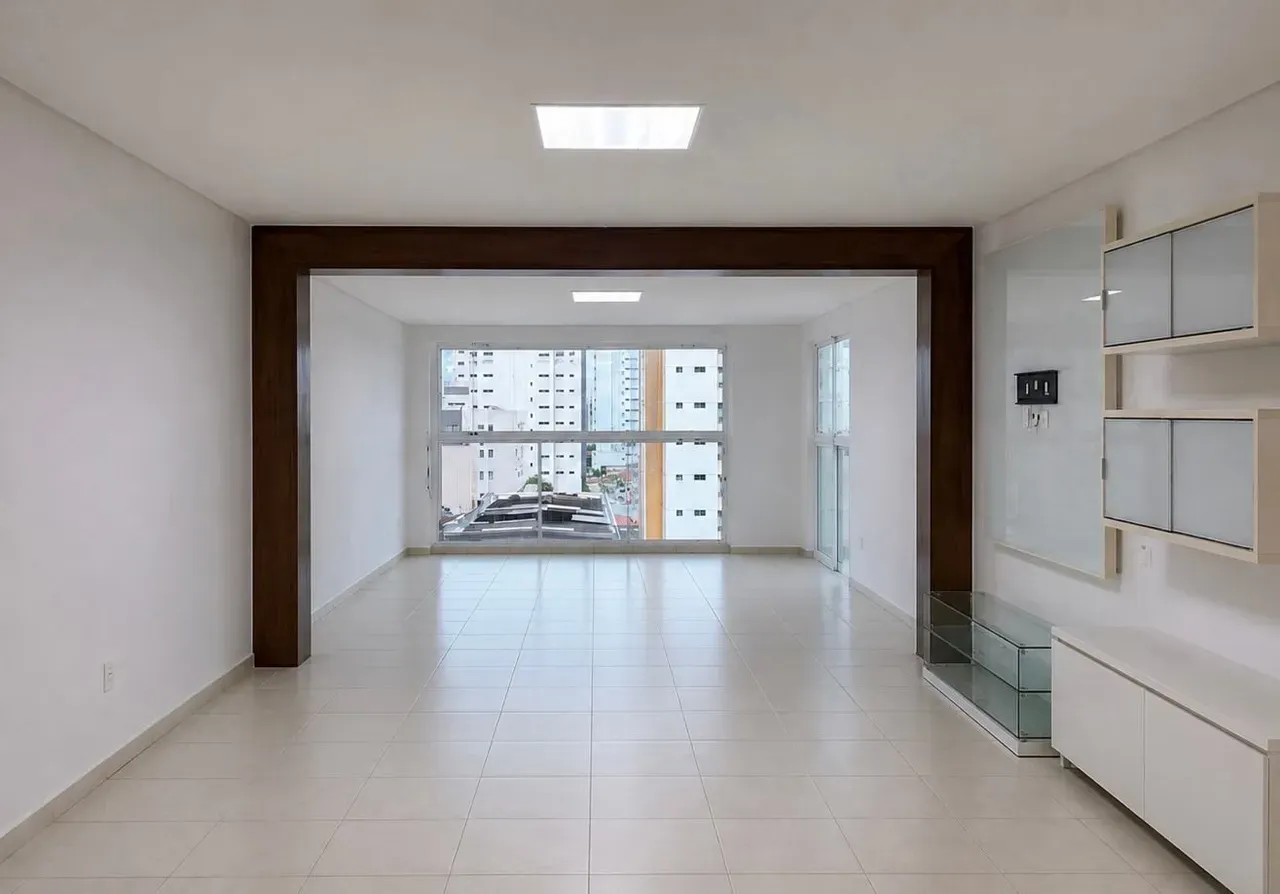 Apartment with 3 en-suite bedrooms and 5 bathrooms