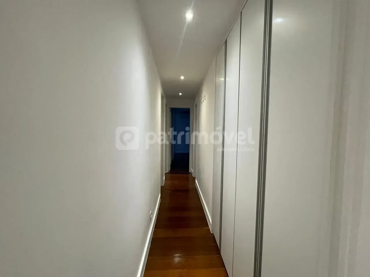 4-bedroom apartment with pool and 3 parking spaces — photo 2