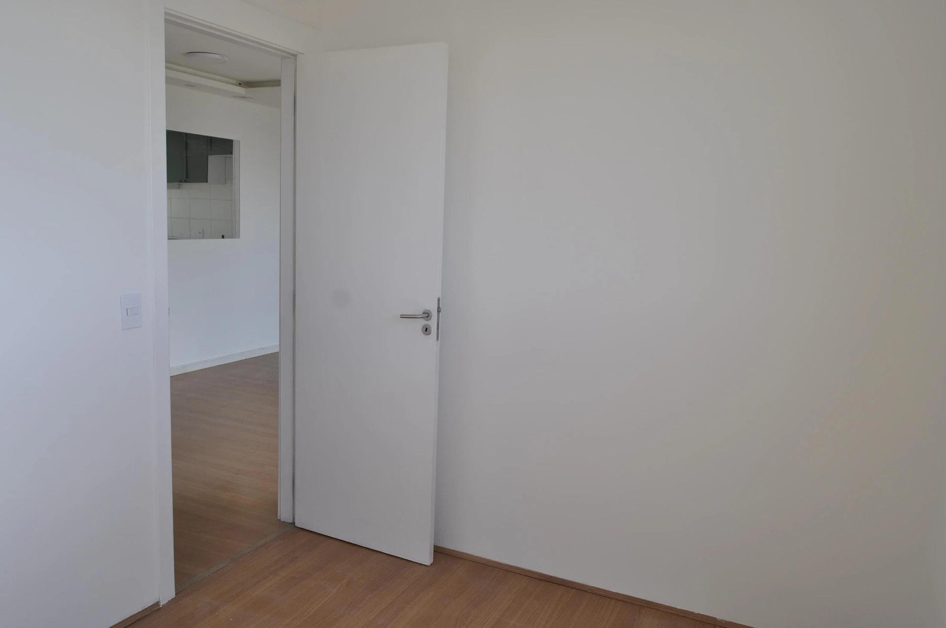 Балкон с грилем и 2 спальни: квартира 47 м² — photo 33