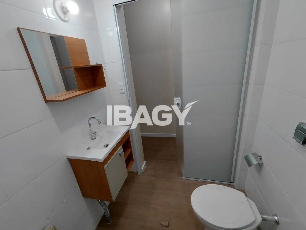 Apartamento de 1 dormitorio sin amueblar con cocina compacta — photo 10