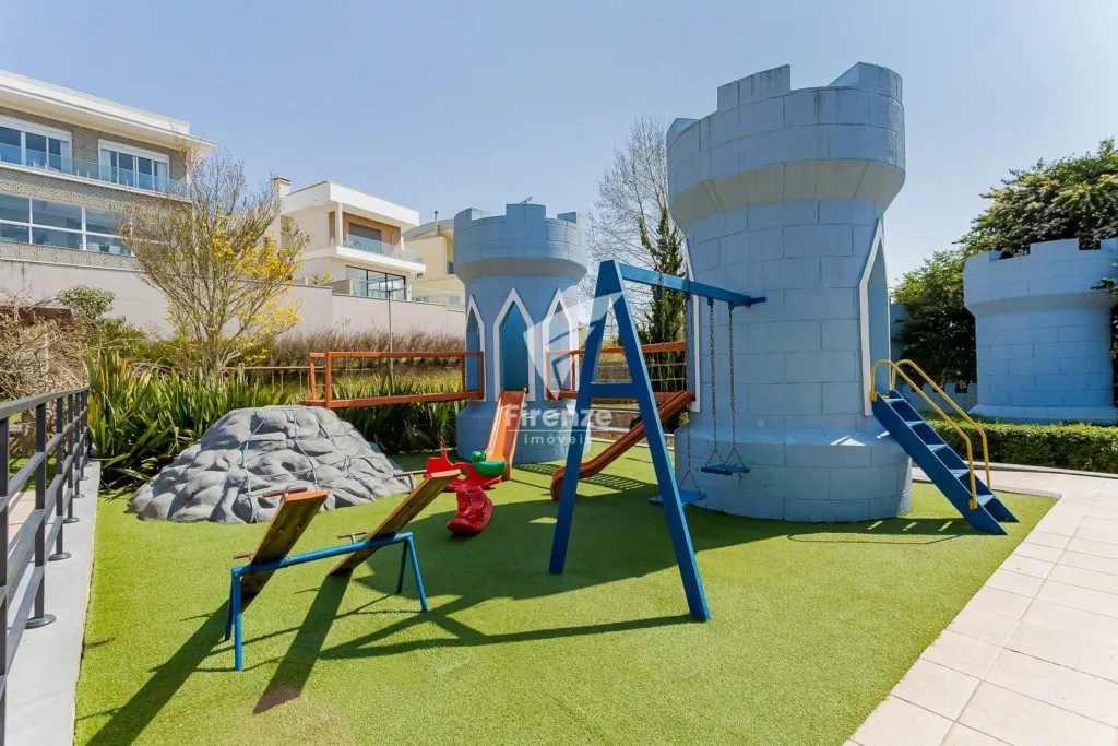 Furnished house with 4 bedrooms and 320 m² — photo 105