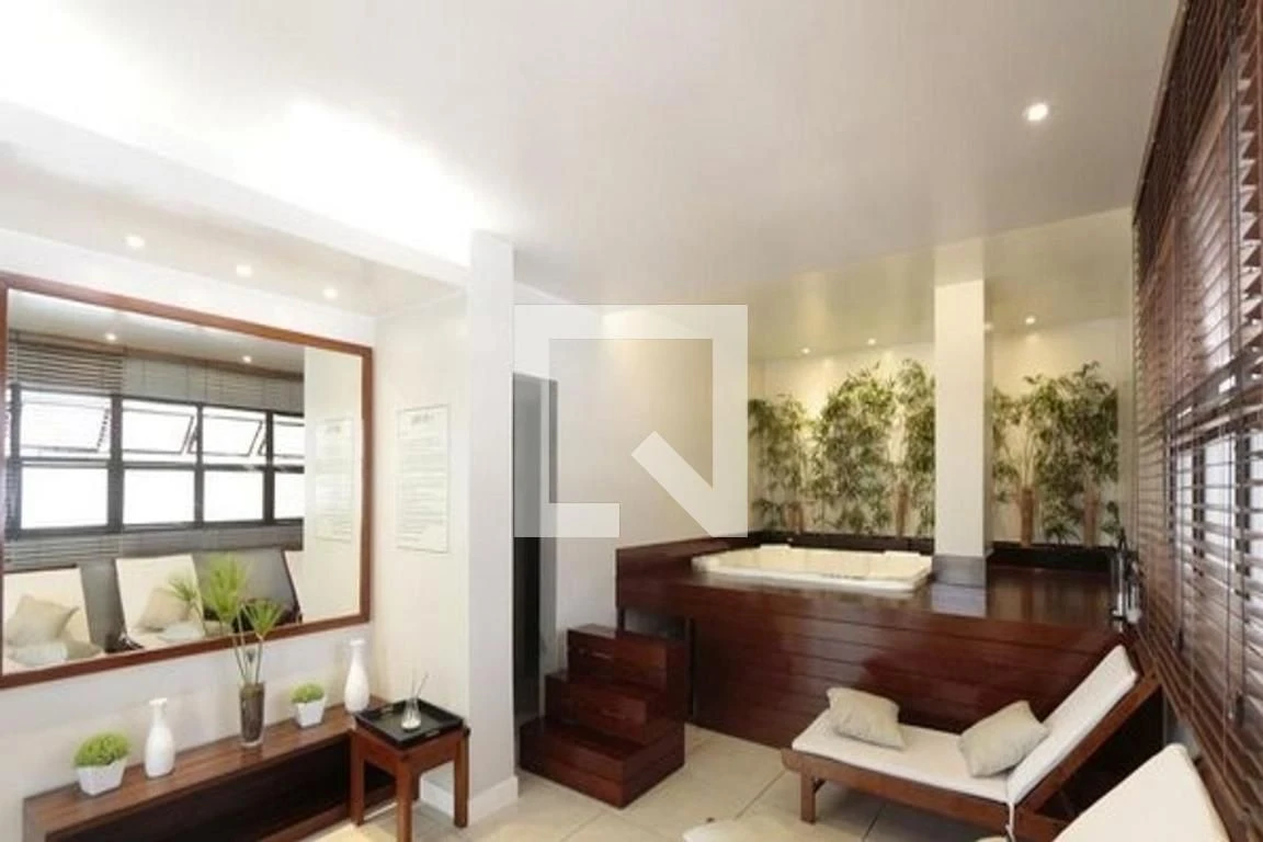 Apartamento de 89 m² com janelas do piso ao teto e closet — photo 54