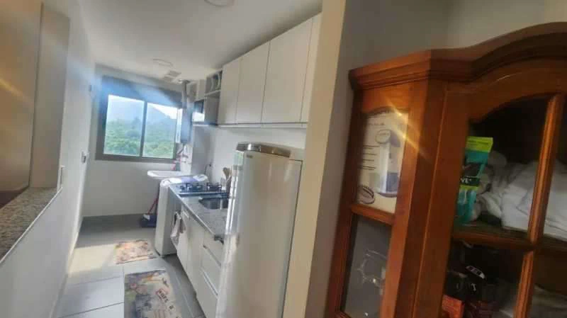 2-bedroom apartment with open-plan kitchen and en-suite baths — photo 2