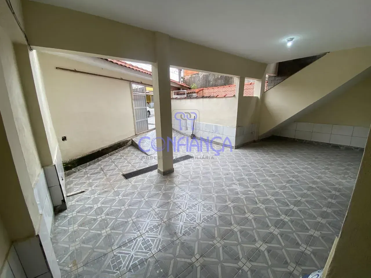 House with 3 bedrooms and a gas stove kitchen — photo 19