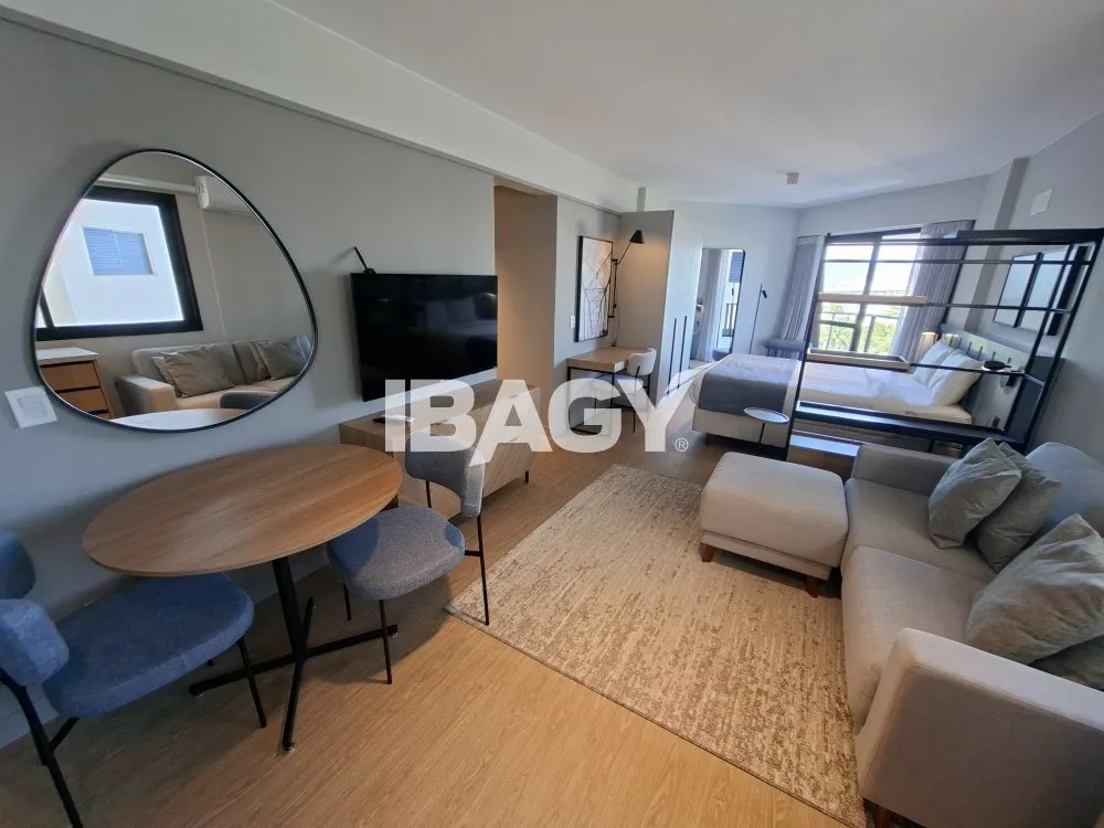Studio with a glassed-in balcony and open-plan kitchen — photo 34
