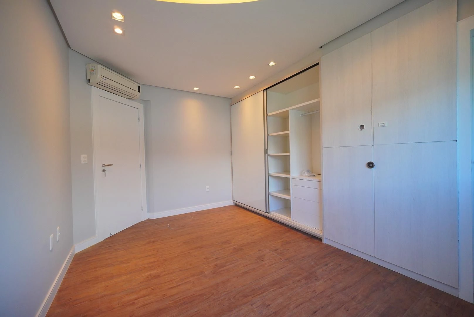 205 m² apartment with a private pool and a jacuzzi — photo 5