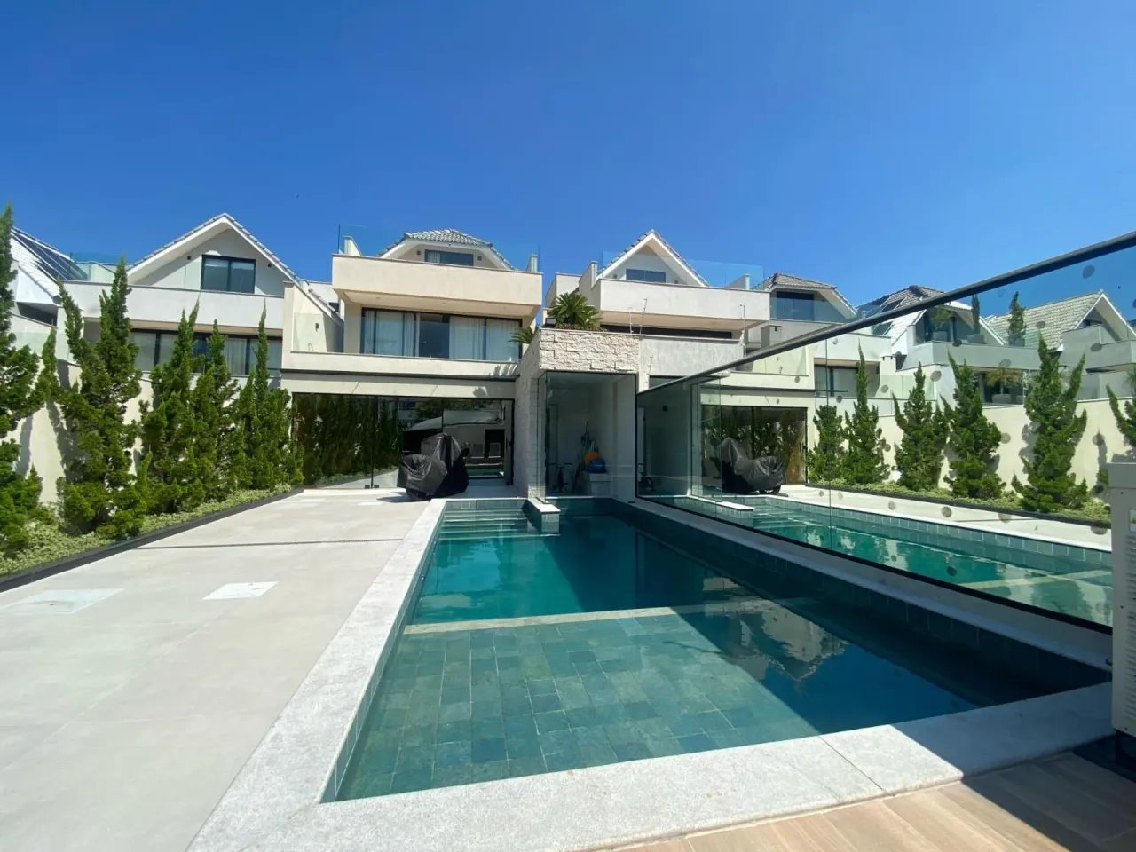 Furnished house with 4 bedrooms and 5 bathrooms — photo 19