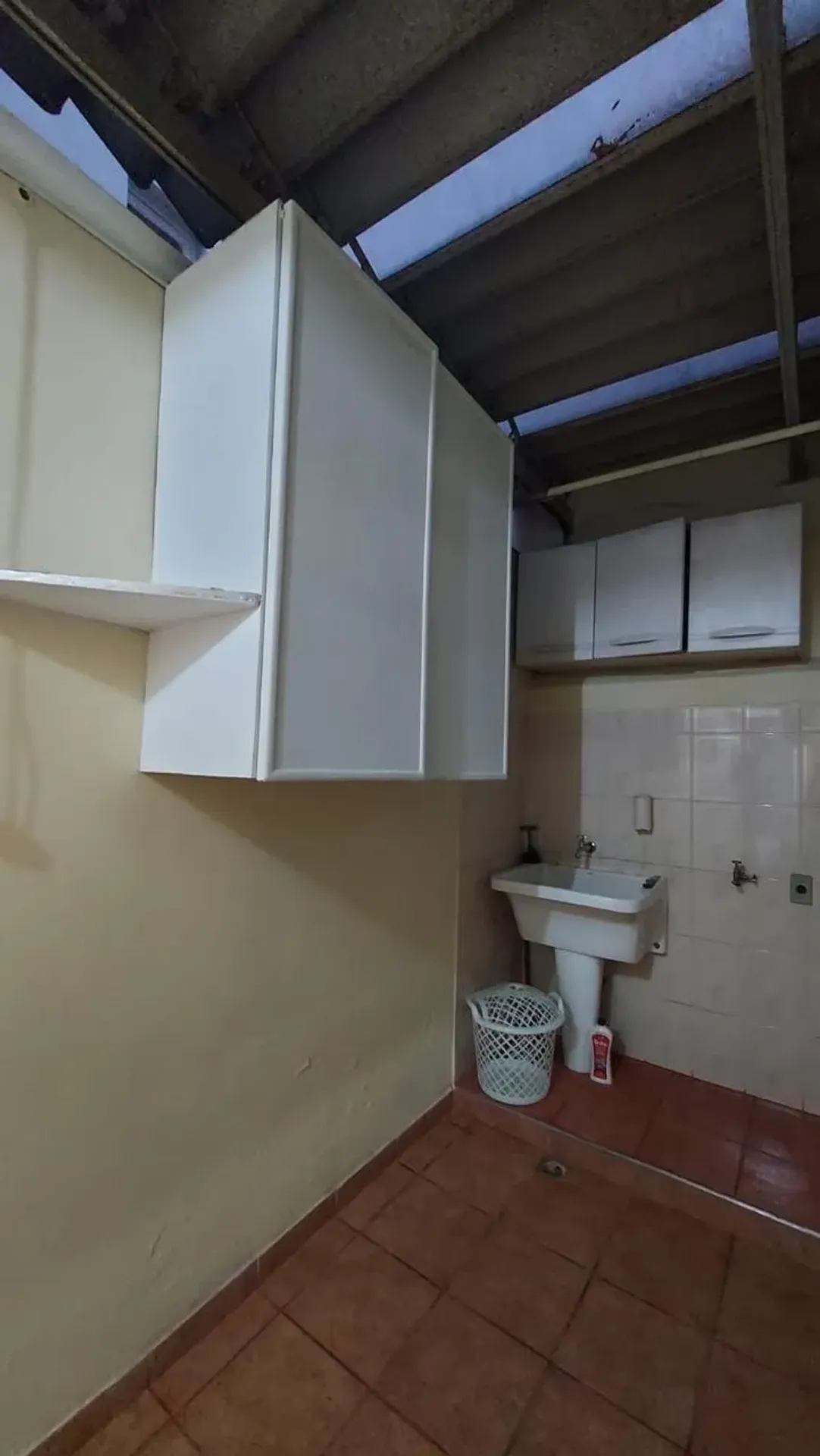 Apartamento mobiliado de 55 m² com 3 quartos e mesa — photo 24