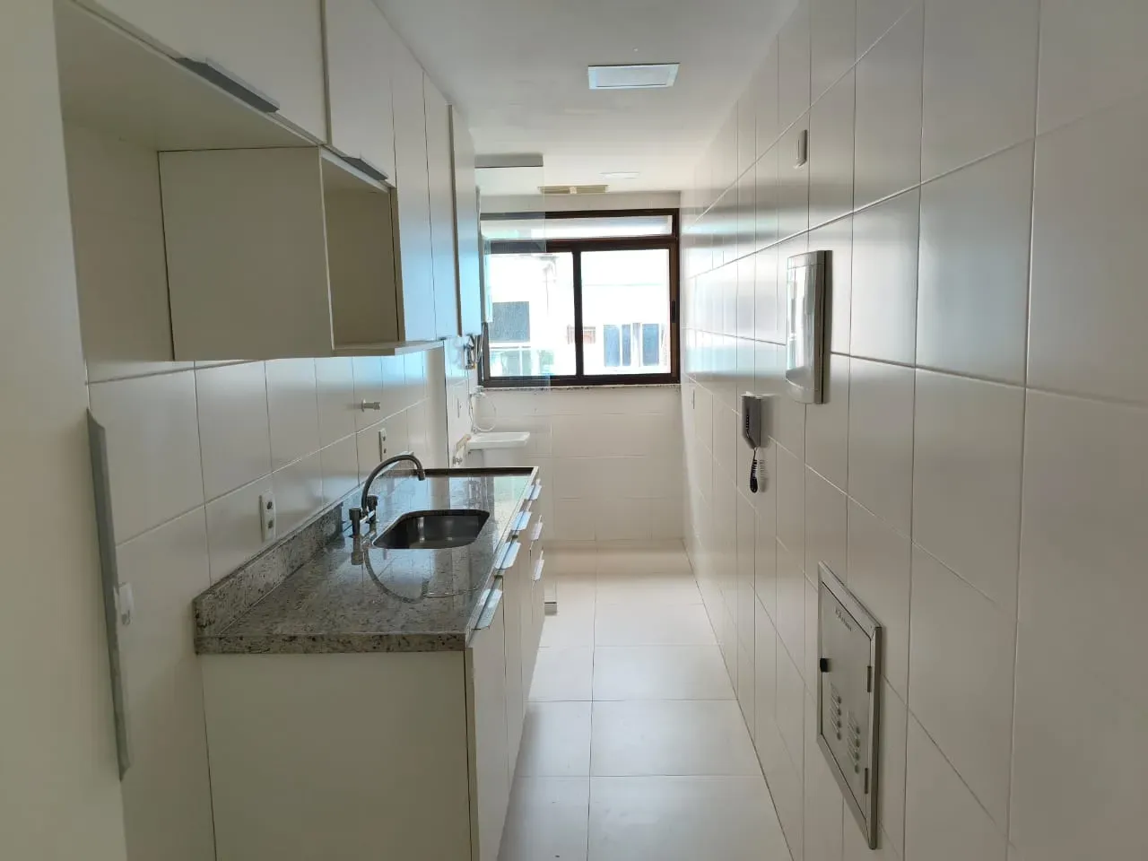 2-bedroom apartment in a building with a gym — photo 13