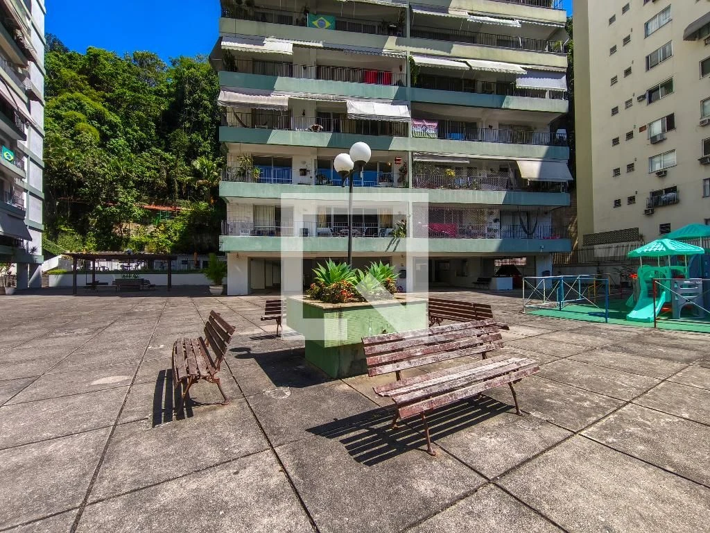Furnished 4-bedroom apartment with balcony — photo 56