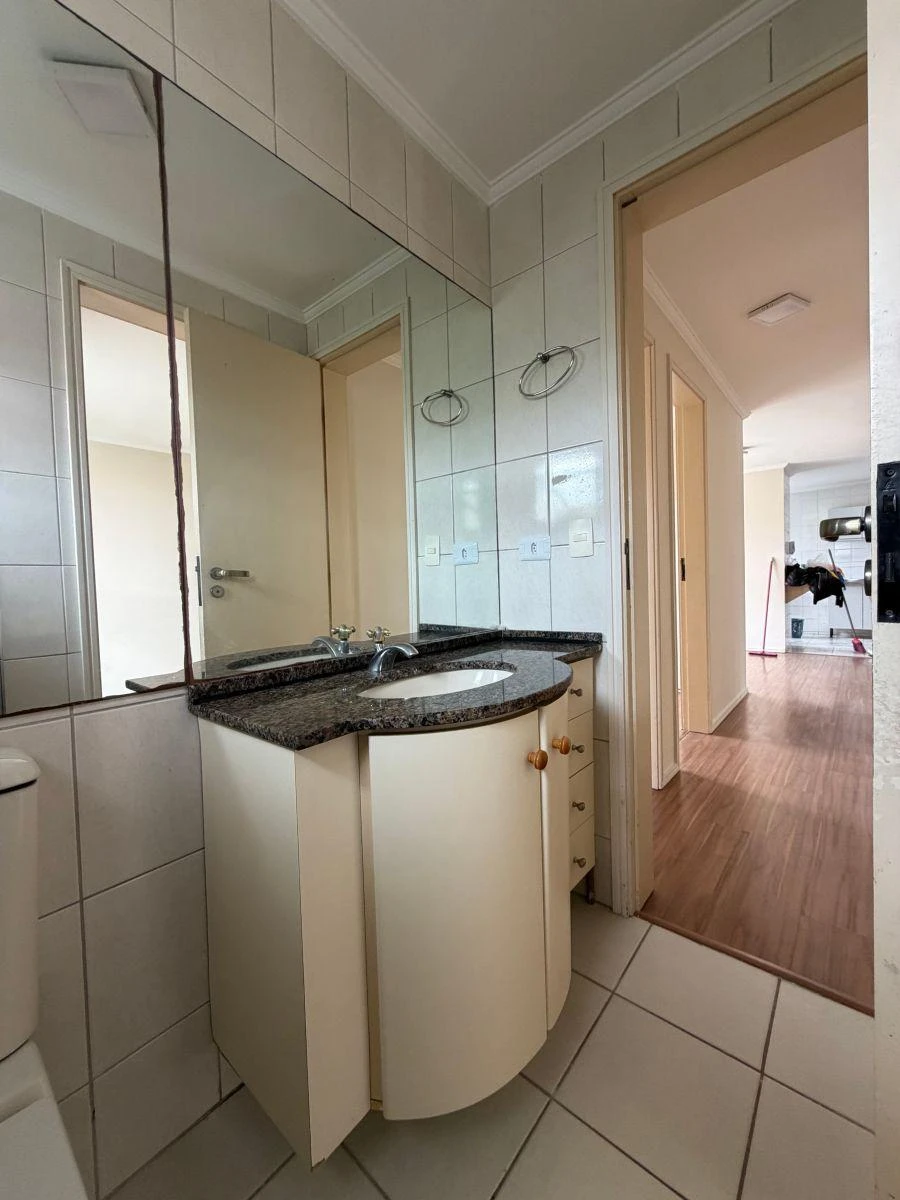 Departamento con piso de madera o laminado en Curitiba — photo 17