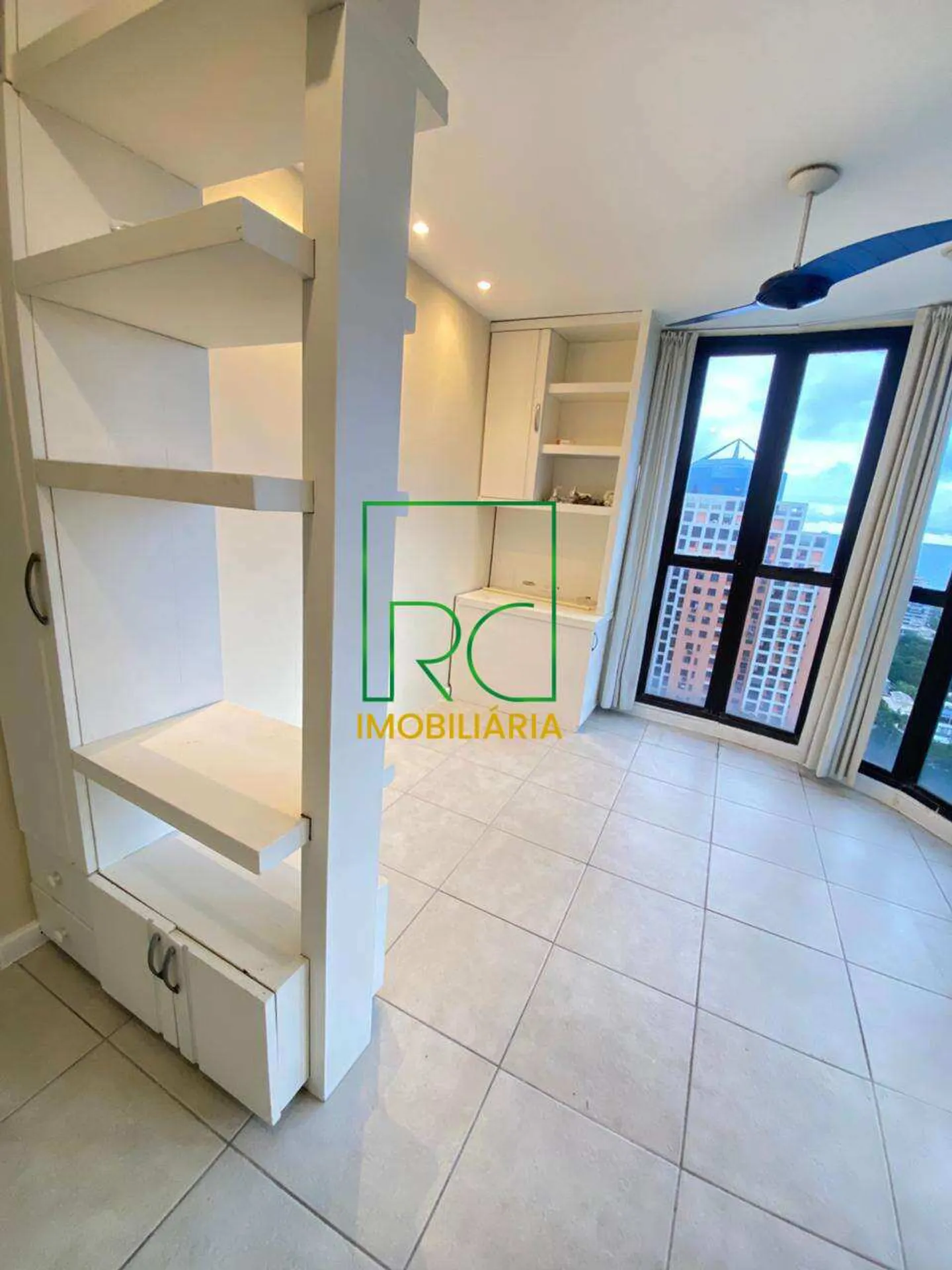 Unfurnished apartment with 3 bedrooms and water view — photo 12
