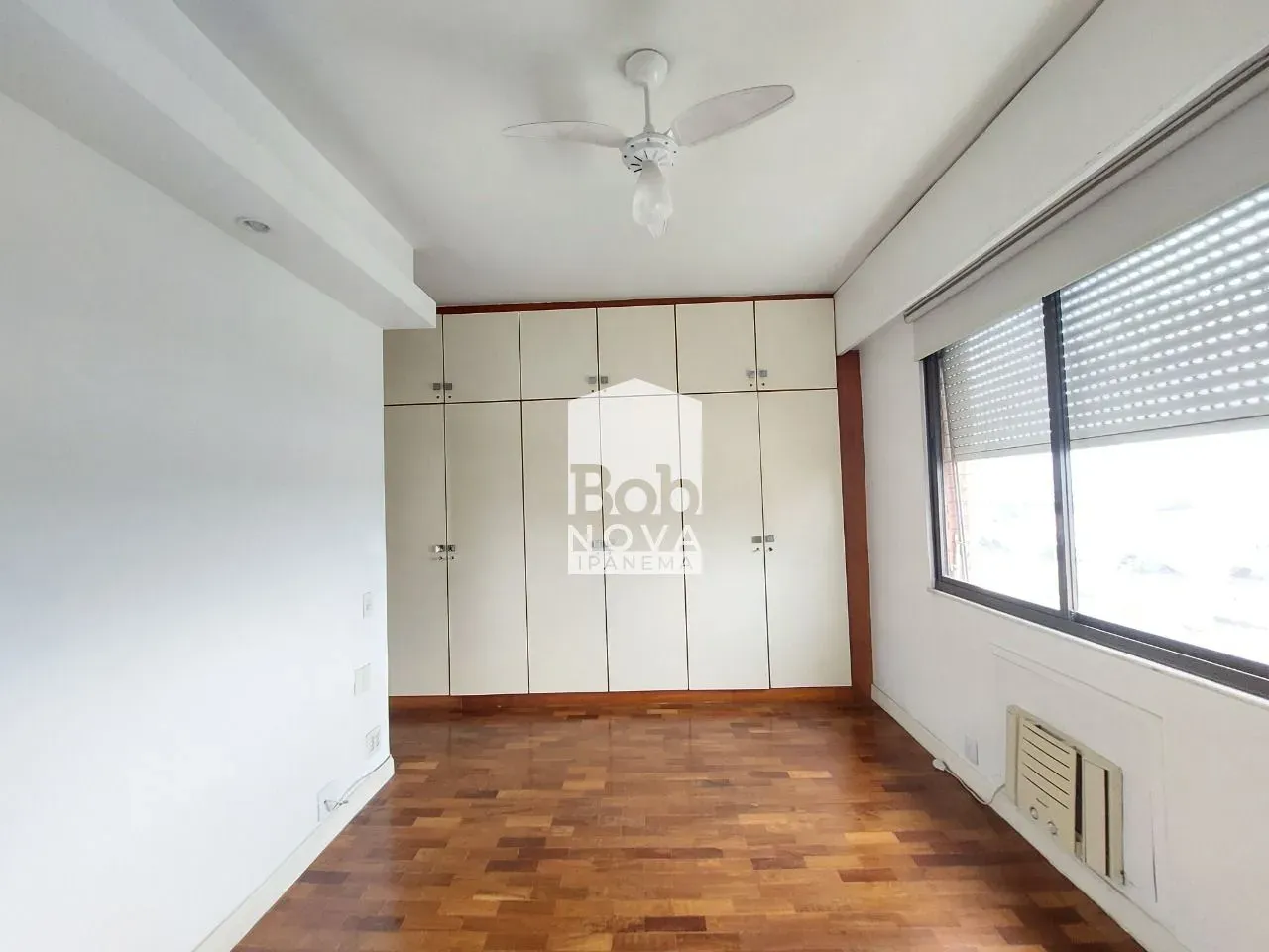 Unfurnished 161 m² apartment with a closed kitchen — photo 16