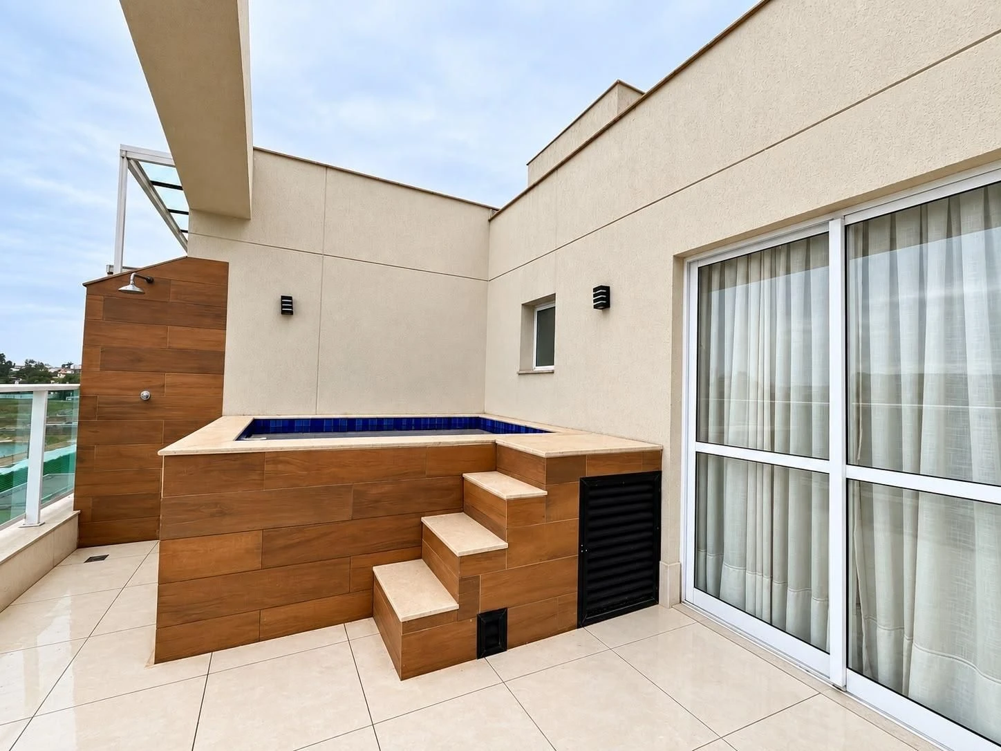 Furnished apartment, 148 m², with a glass-enclosed balcony — photo 20