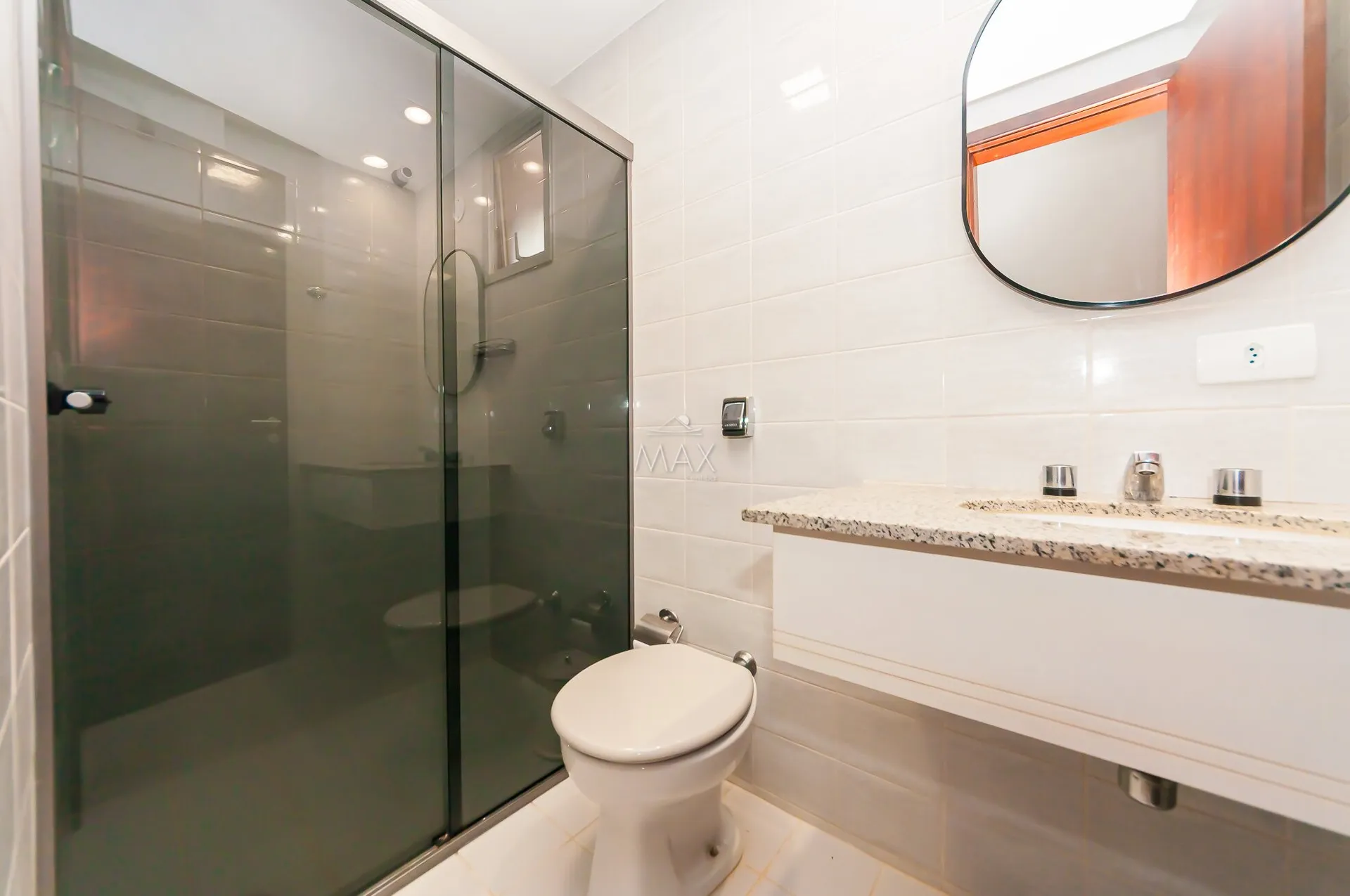 Furnished apartment, 89 m², with a glass-enclosed balcony — photo 28