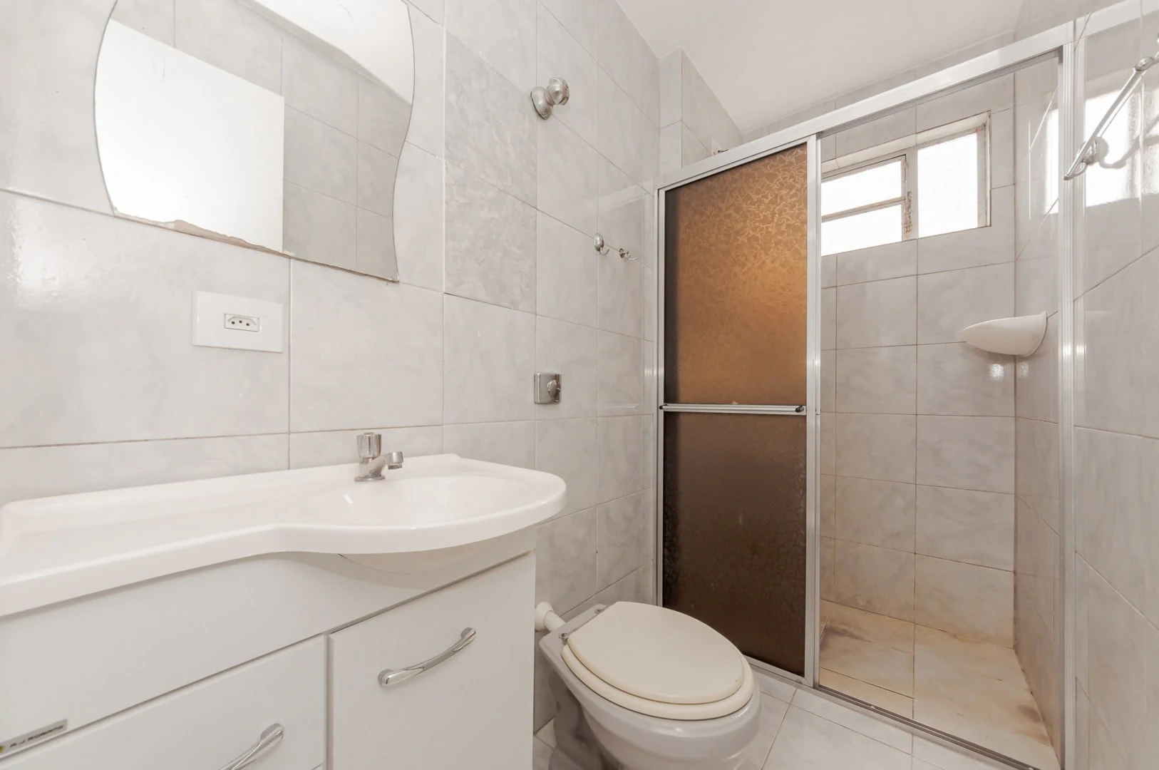 3-bedroom apartment with wood or laminate floors in Curitiba — photo 28
