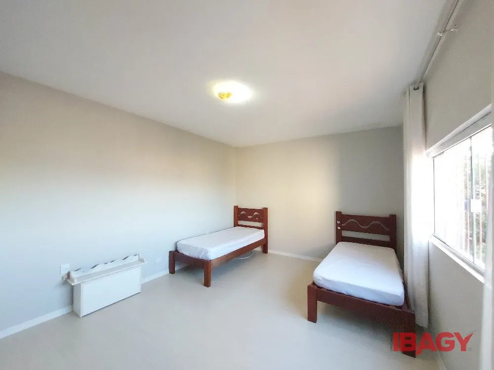 3-bedroom house with a washing machine in Florianópolis — photo 20