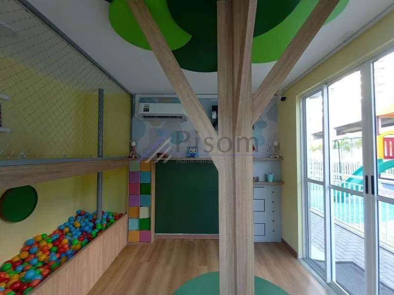 3-bedroom apartment with a glass-enclosed balcony — photo 13