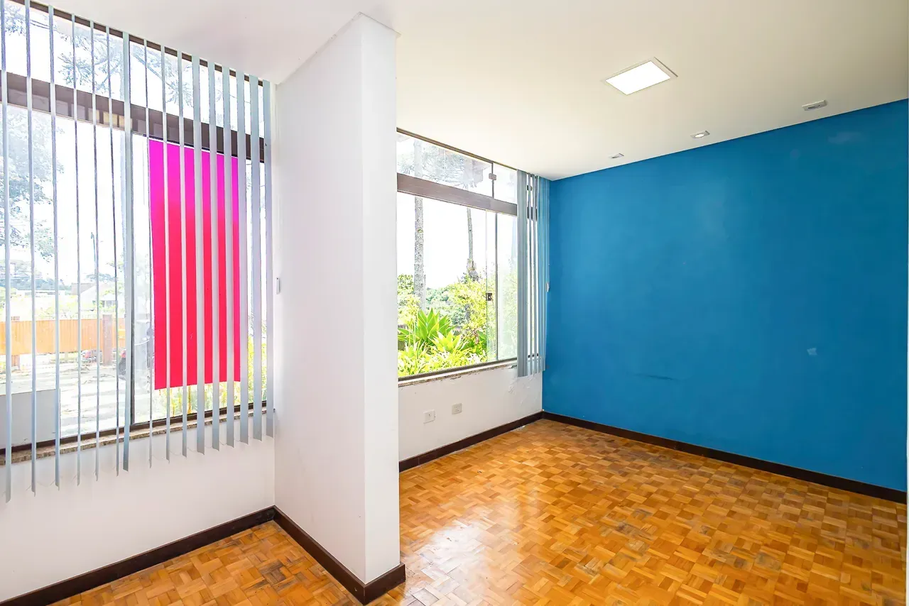 Furnished house with 5 bedrooms and 470 m² — photo 92