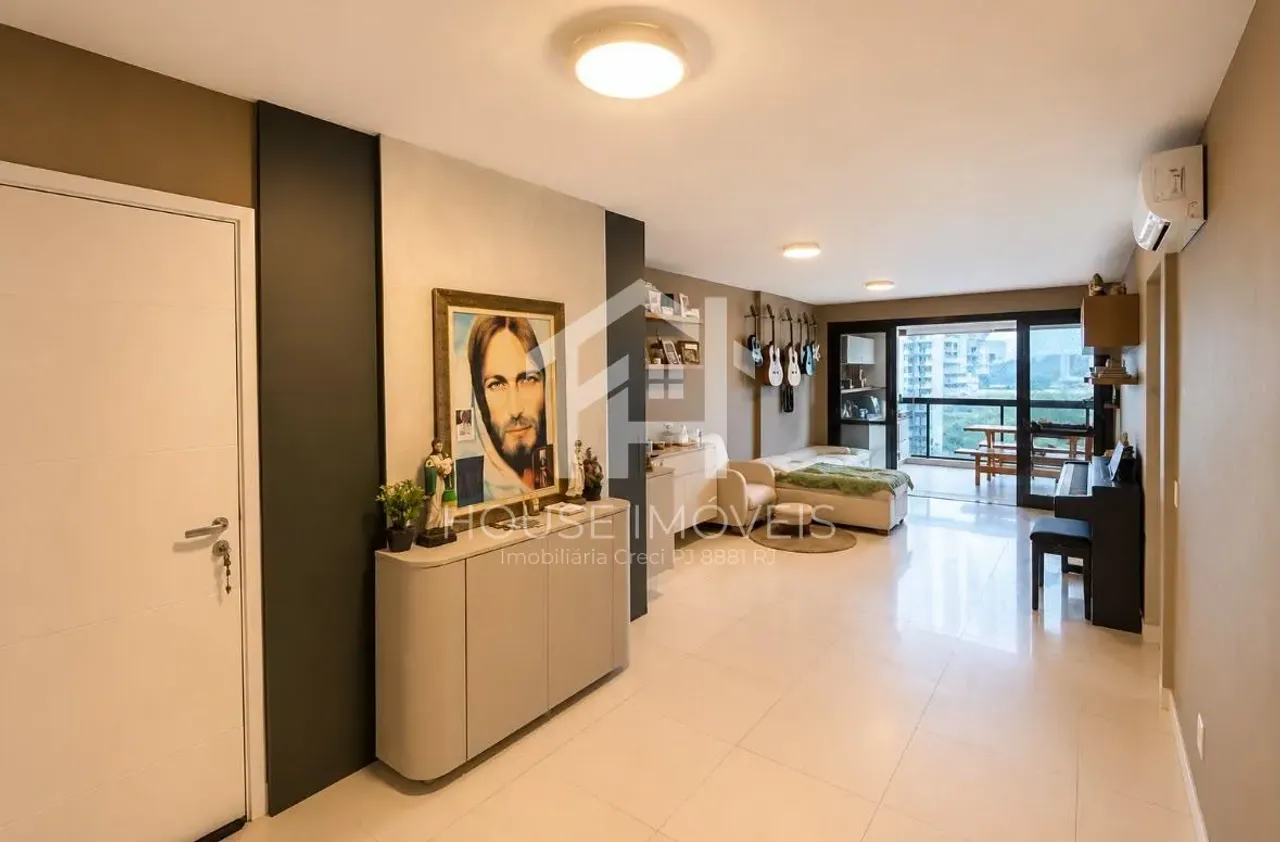 3-bedroom apartment with 5 bathrooms and a glass balcony