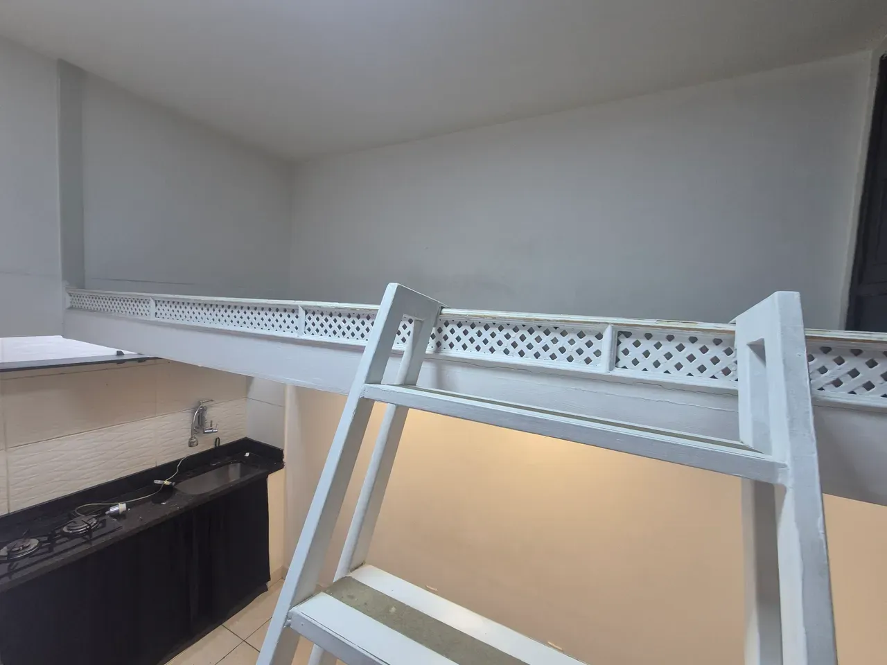 Apto loft com mezanino e cozinha compacta — photo 11