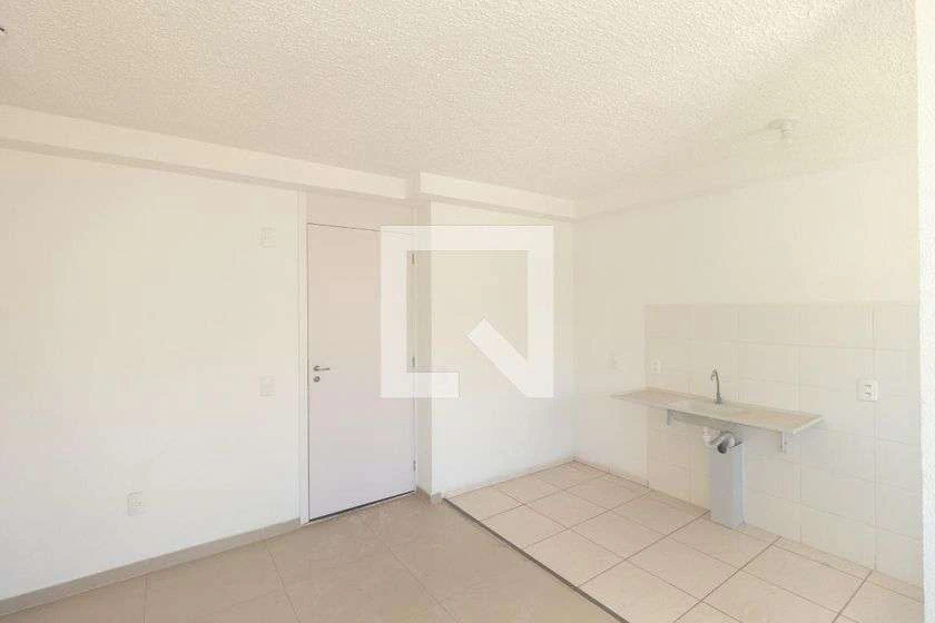 Minimal-style 2-bedroom apartment with ceramic floors — photo 14