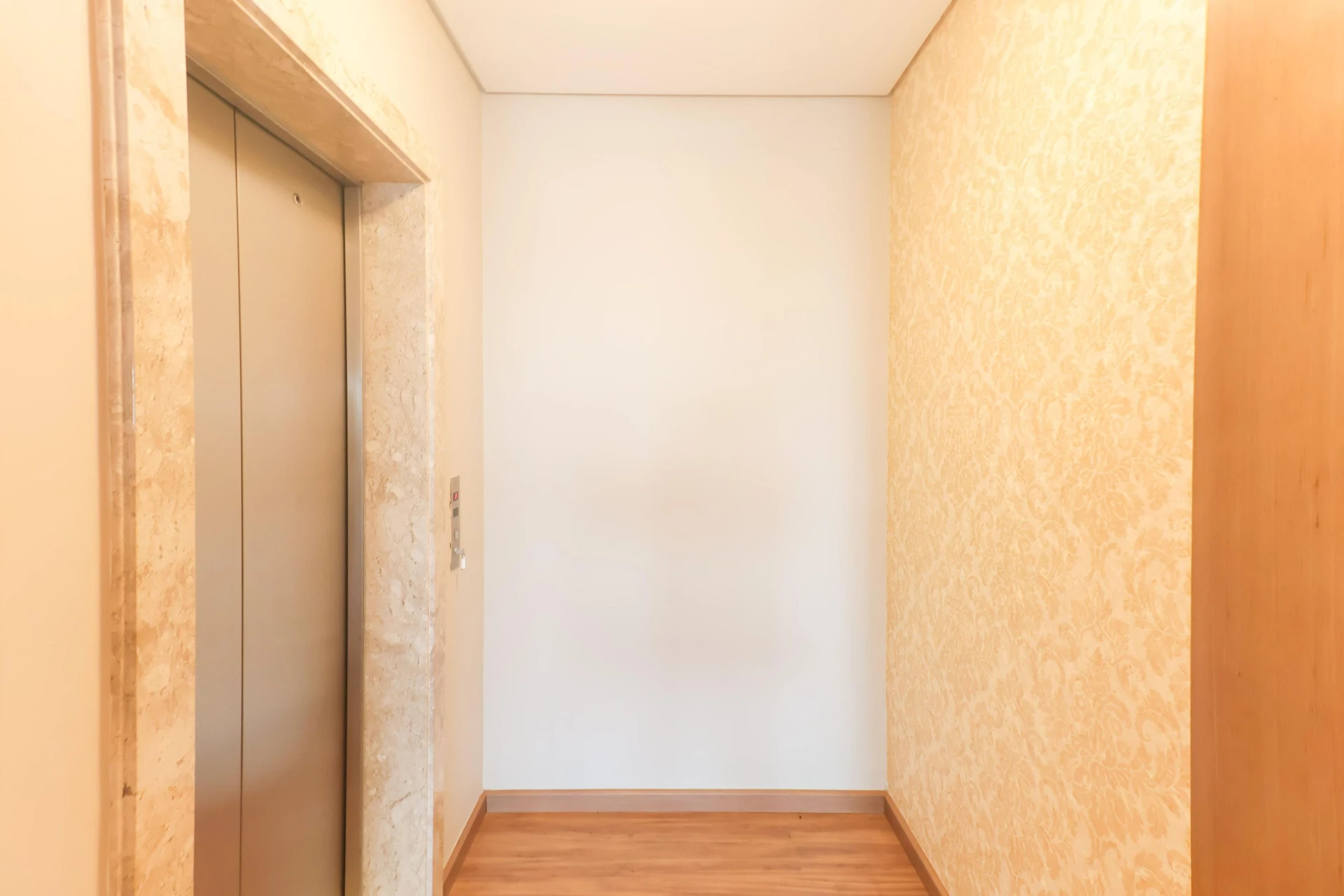 Furnished apartment, 266 m², with a bathtub — photo 31