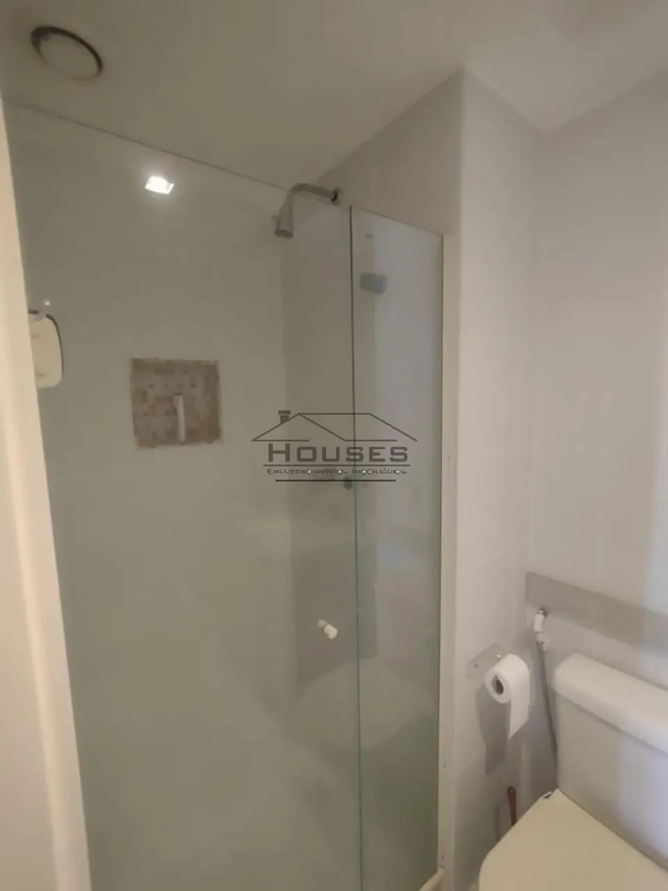 Furnished 2-bedroom apartment with window city view — photo 5