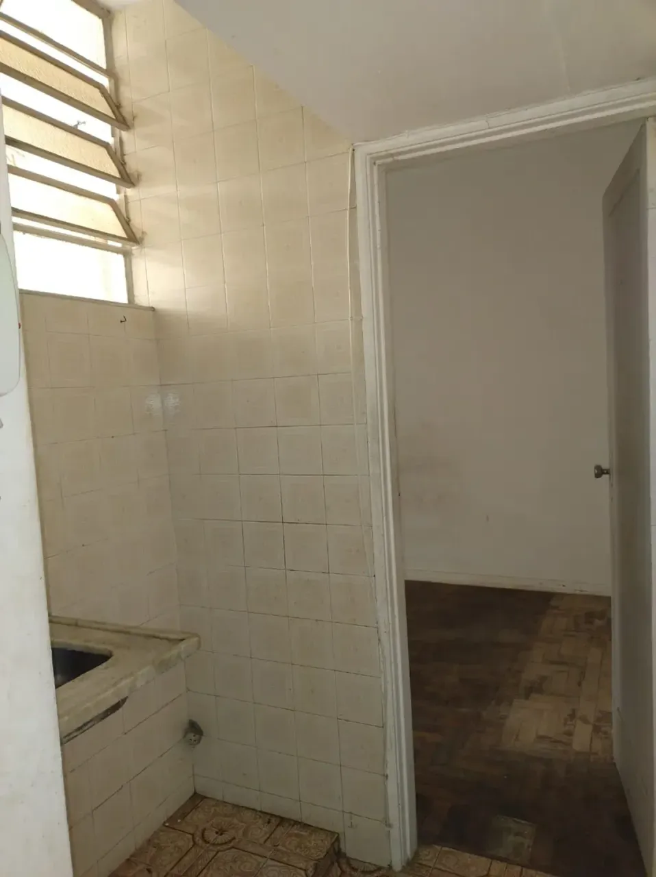 1-bedroom apartment with a compact kitchenette and 25 m² — photo 2