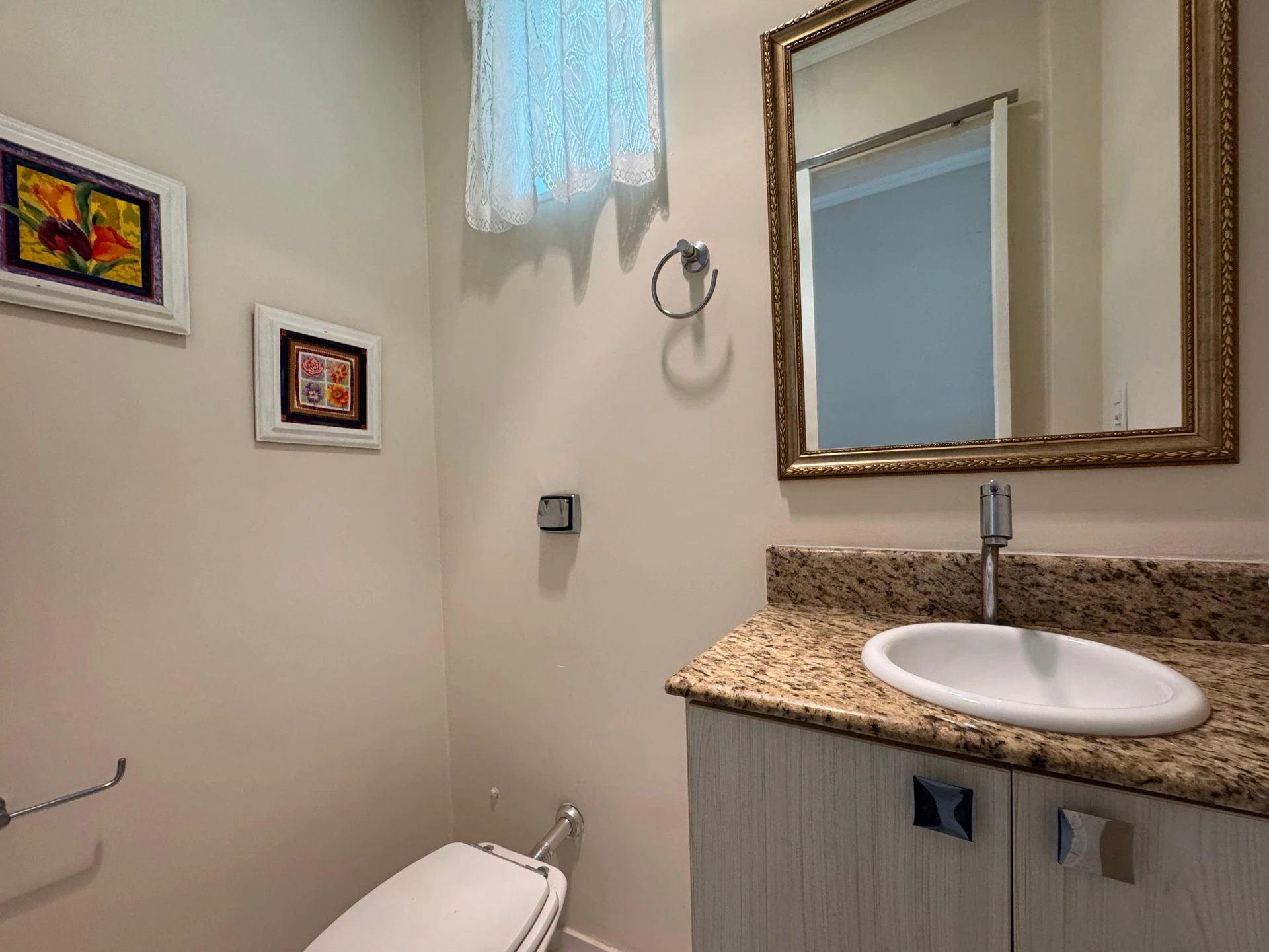 Unfurnished 3-bedroom apartment with a glassed balcony — photo 53