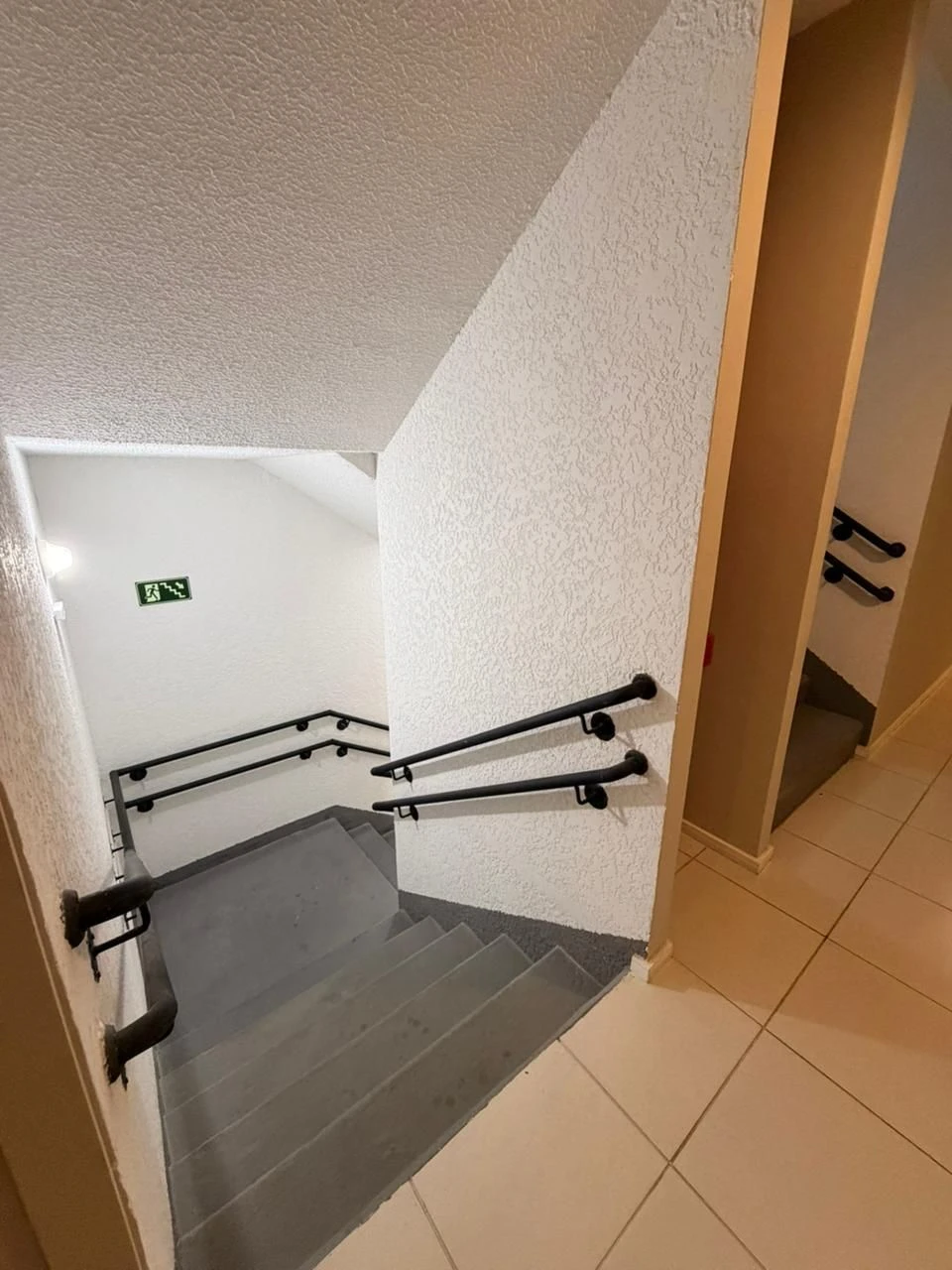 Unfurnished 2-bedroom apartment with 1 bath and pets — photo 30