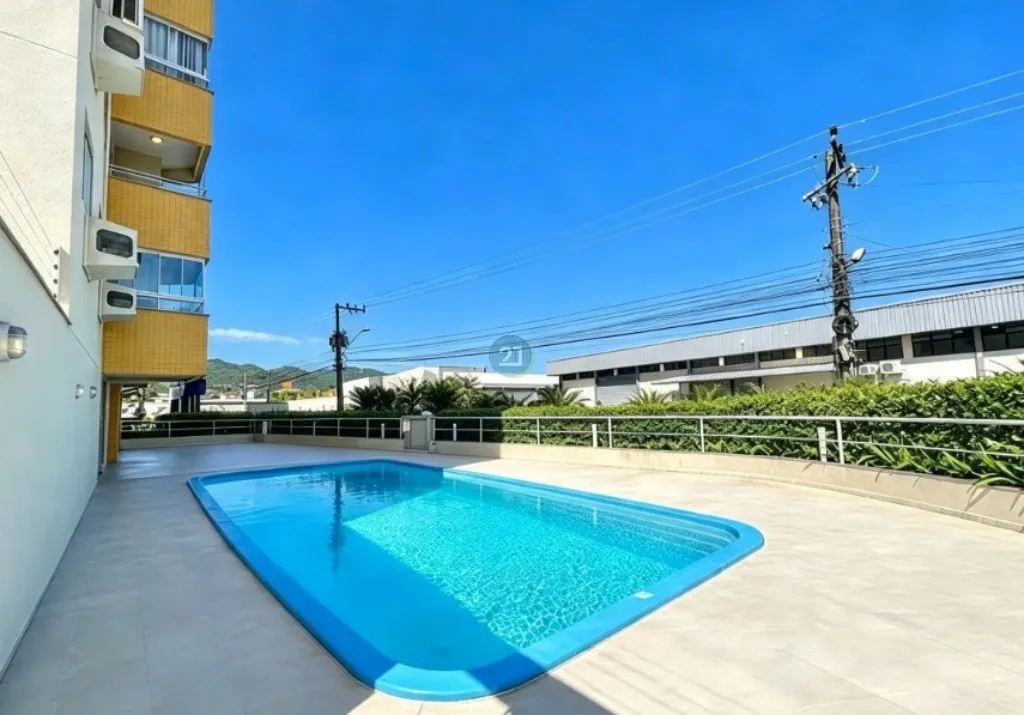 3-bedroom apartment with a grill on the balcony — photo 12