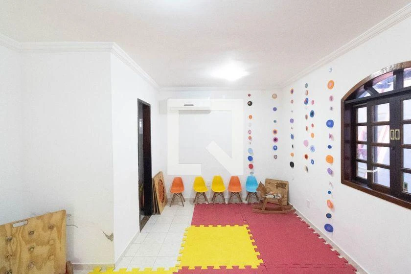 Casa com 3 quartos e 2 banheiros, 160 m² — photo 36