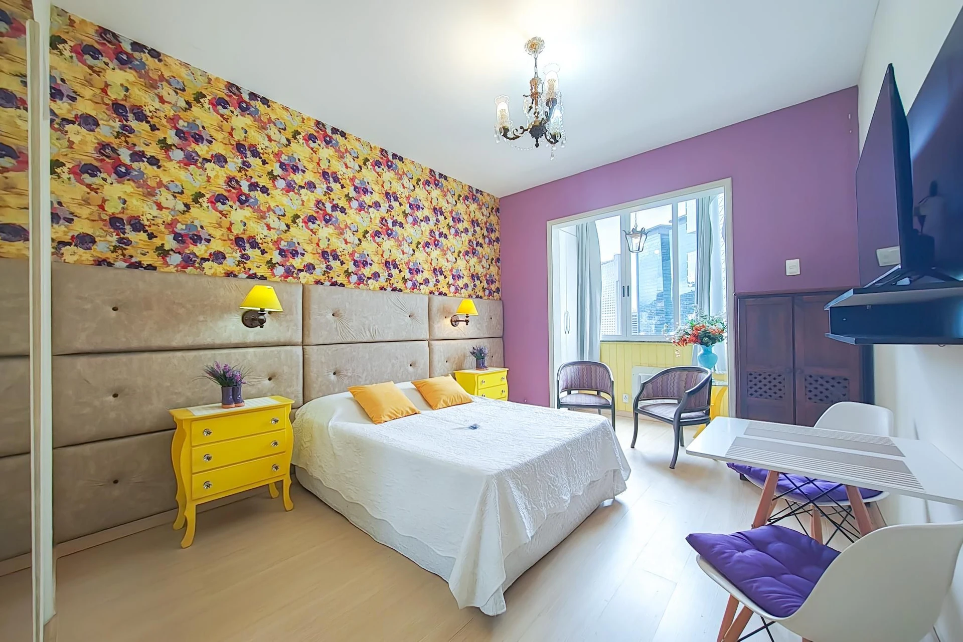 Unfurnished apartment with 1 bedroom and living room
