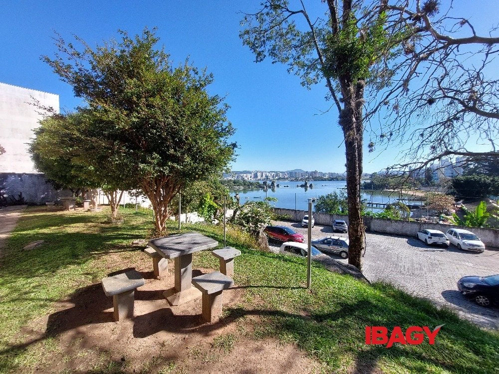 2-bedroom apartment with a water view