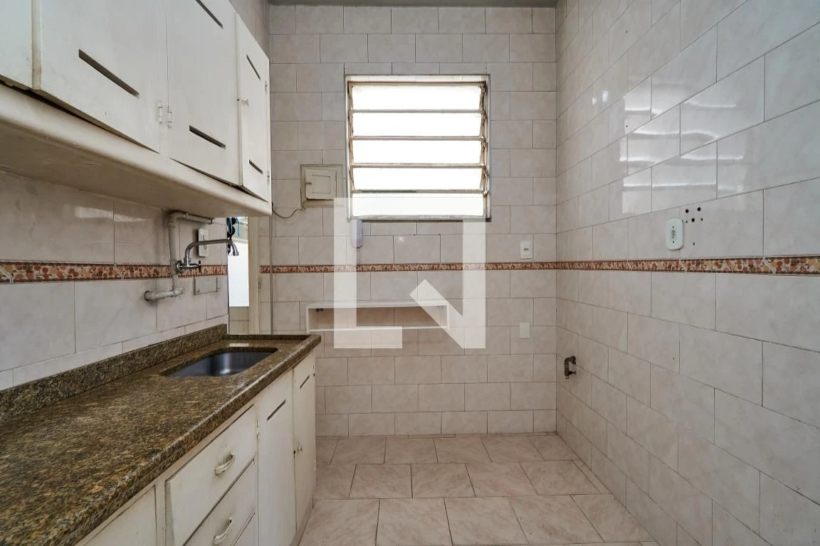 2-bedroom apartment with a bathtub — photo 10