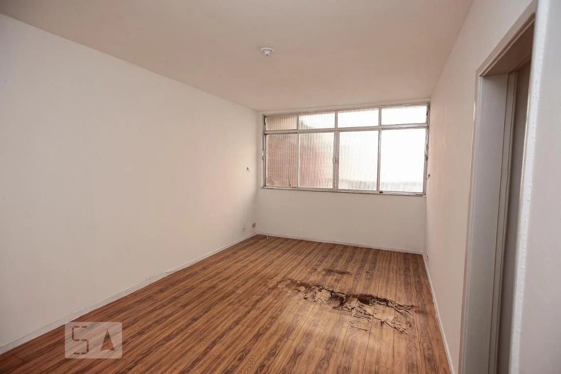 Wood or laminate floors in a 3-bedroom apartment, 88 m² — photo 19