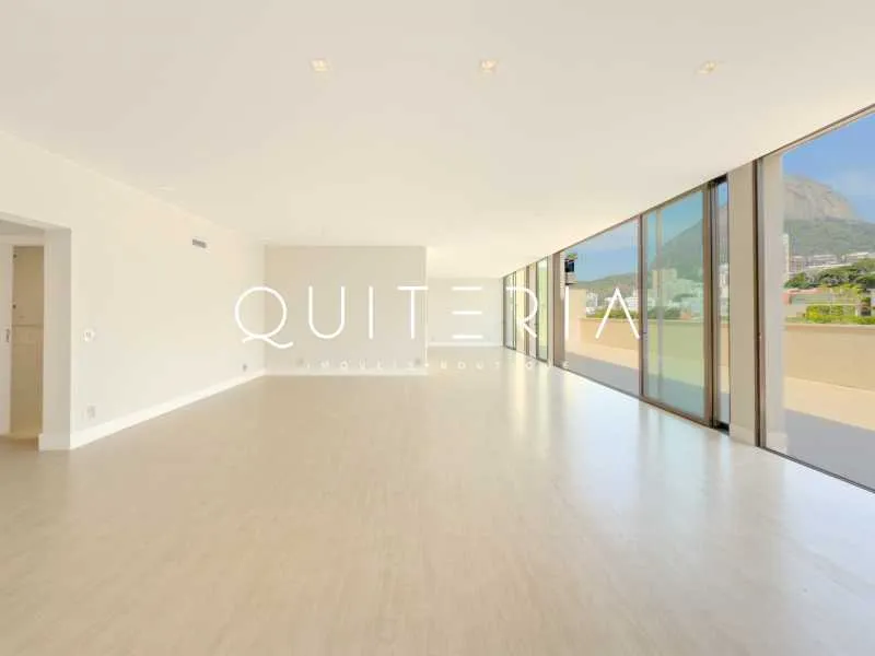 Penthouse apartment with 4 bedrooms and a balcony — photo 2